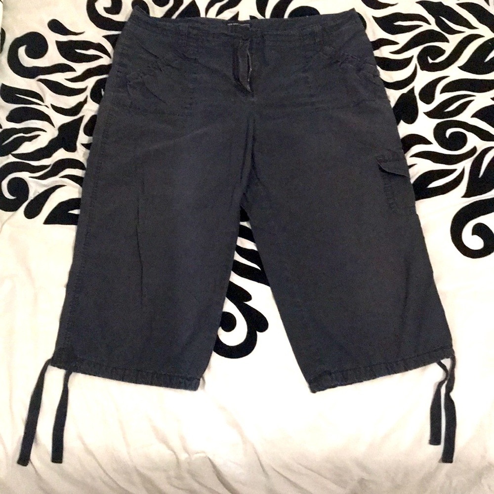 New York and Company black cargo Capri pants